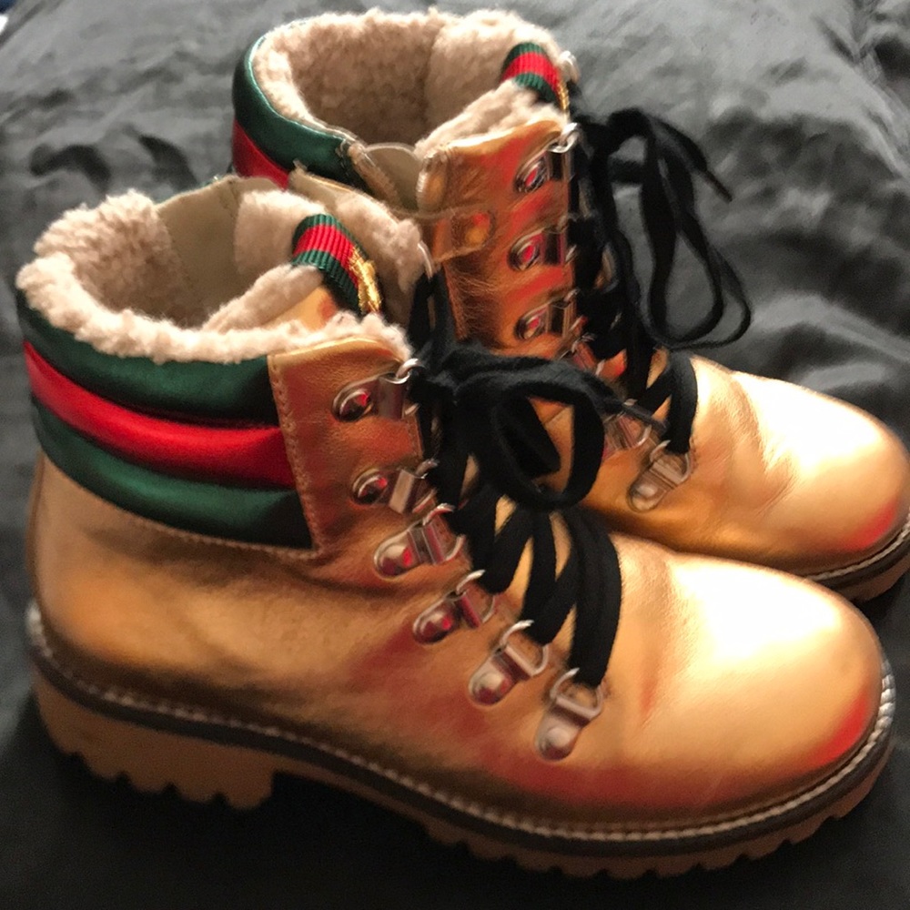 🔥 AUTHENTIC GOLD METALLIC FUR LINED BOOTS 🔥